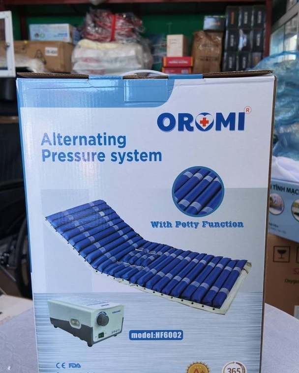 Đệm hơi ống chống loét có bô đi vệ sinh OROMI HF6002